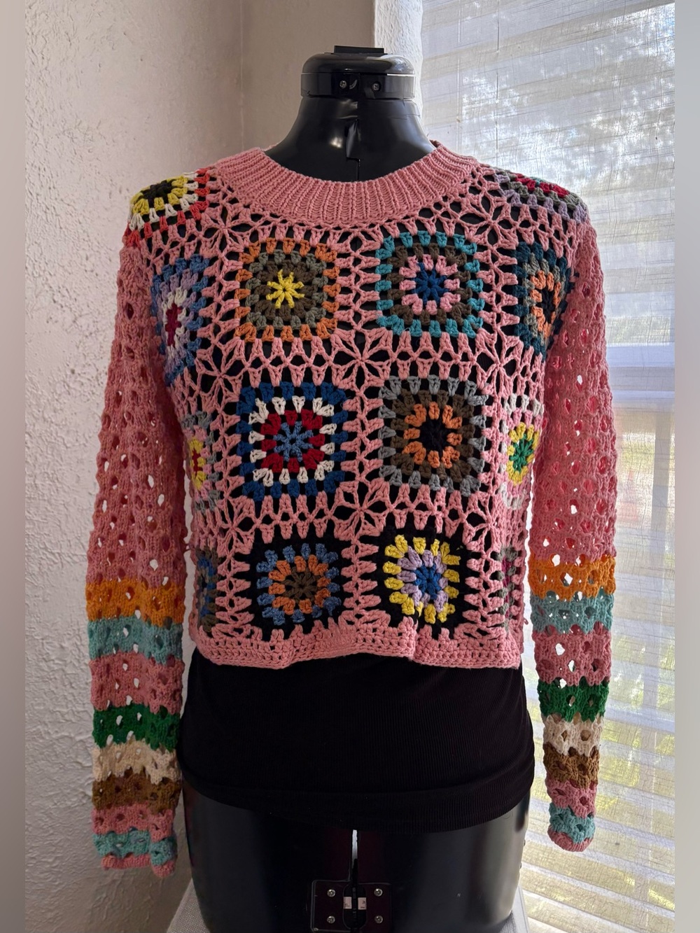 Debut Women’s Patchwork Crochet Sweater Size Large. Pink cropped long sleeve